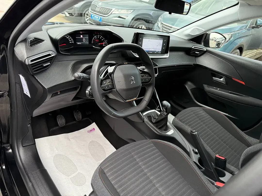 Peugeot 208 - Thumbnail 13