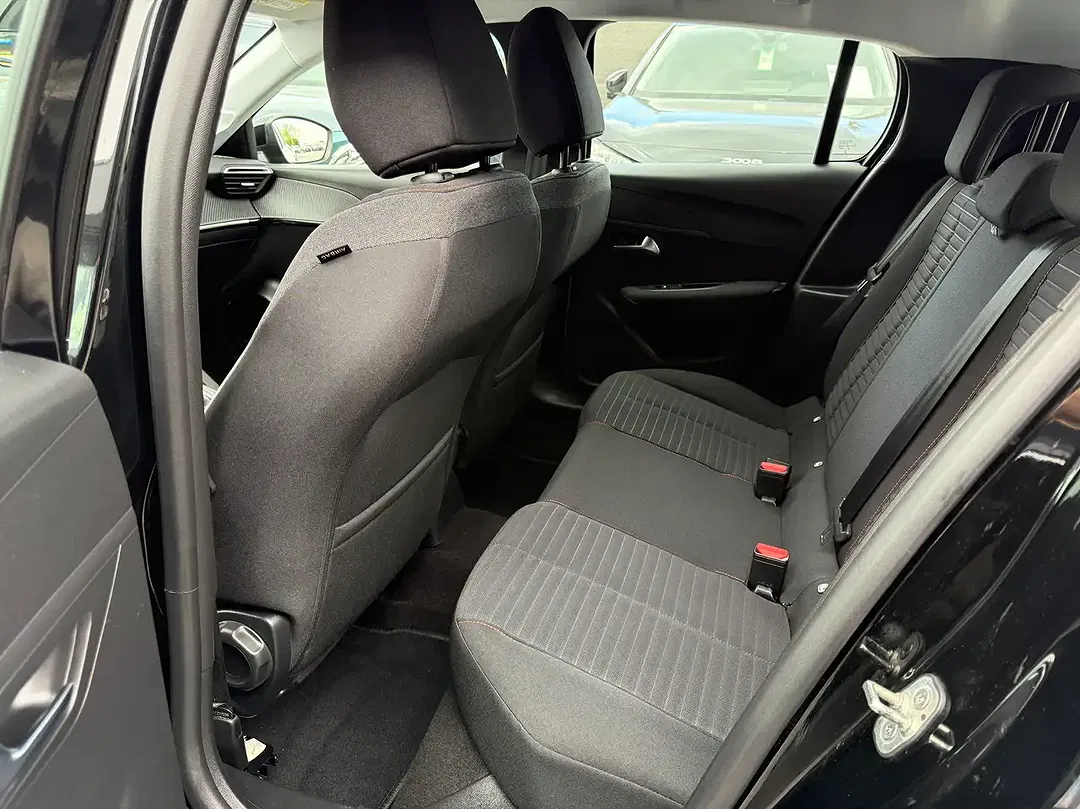 Peugeot 208 - Thumbnail 14