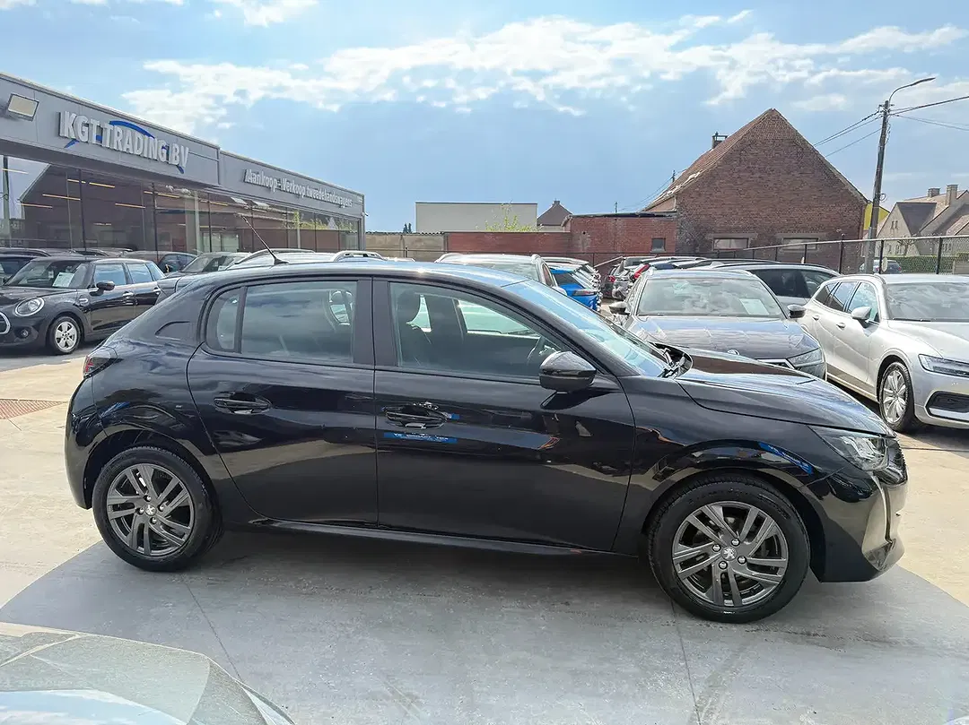 Peugeot 208 - Thumbnail 4