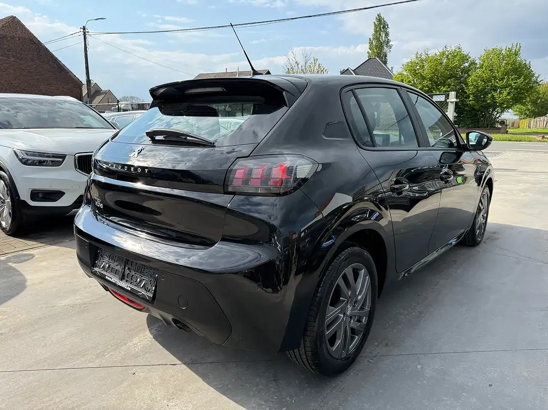 Peugeot 208 - Thumbnail 5