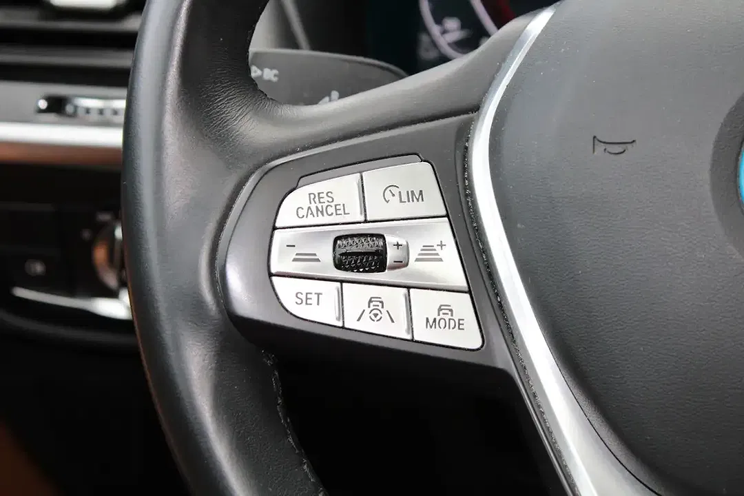 BMW iX3 - Thumbnail 12