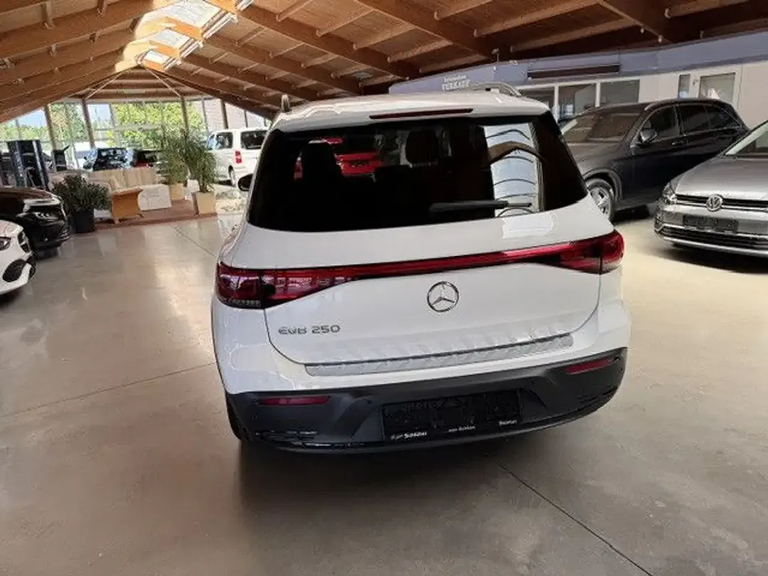 Mercedes-Benz EQB 250 Progressive - Thumbnail 3
