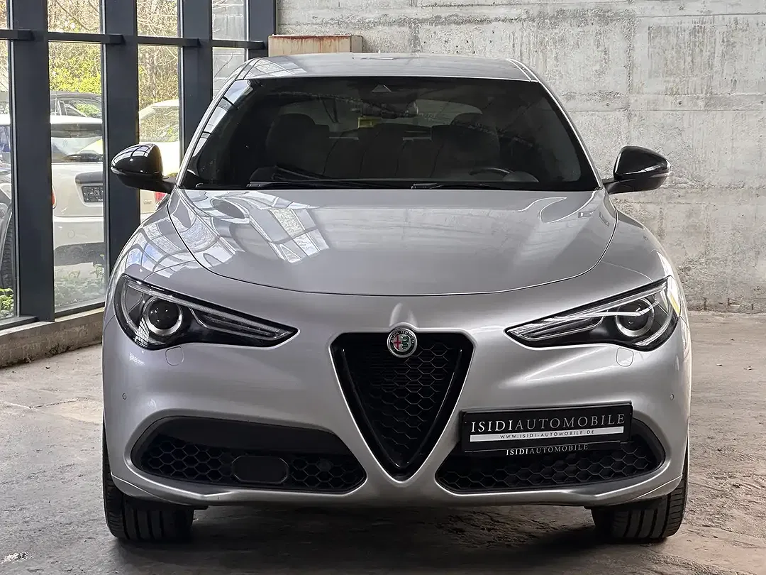 Alfa Romeo Stelvio Q4 Performance Veloce - Thumbnail 11