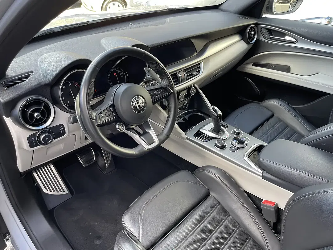 Alfa Romeo Stelvio Q4 Performance Veloce - Thumbnail 13