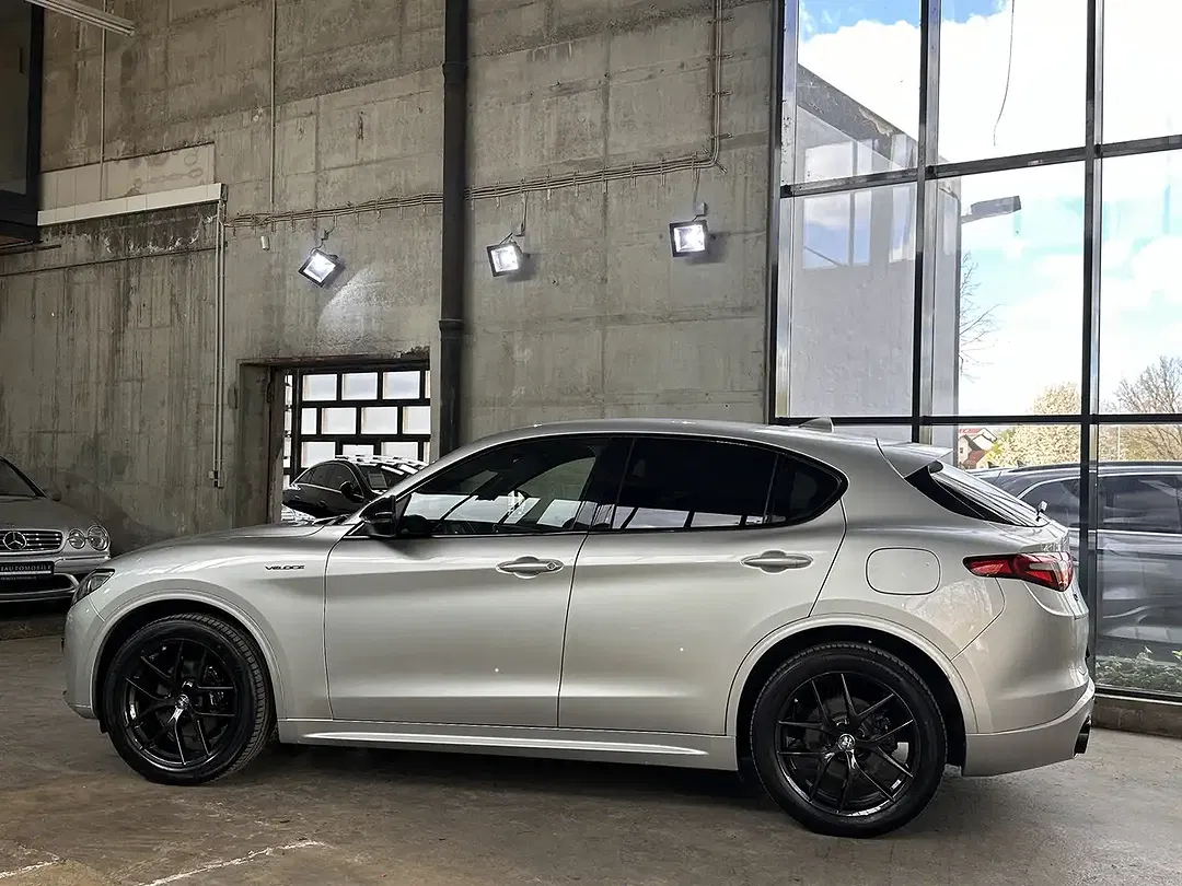 Alfa Romeo Stelvio Q4 Performance Veloce - Thumbnail 3