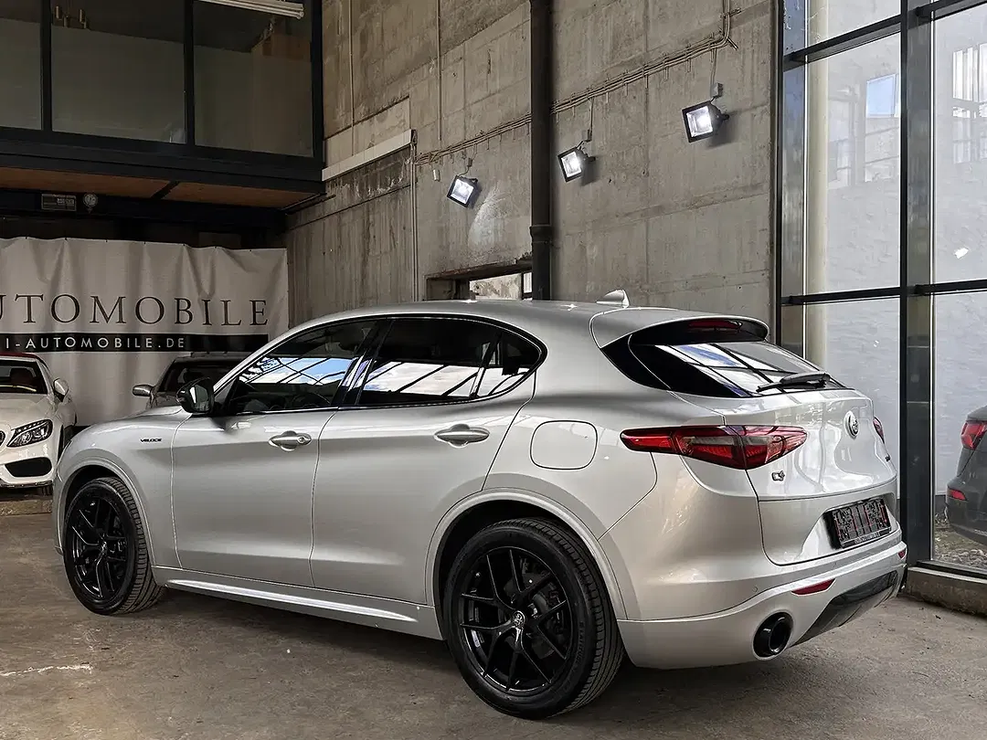Alfa Romeo Stelvio Q4 Performance Veloce - Thumbnail 4