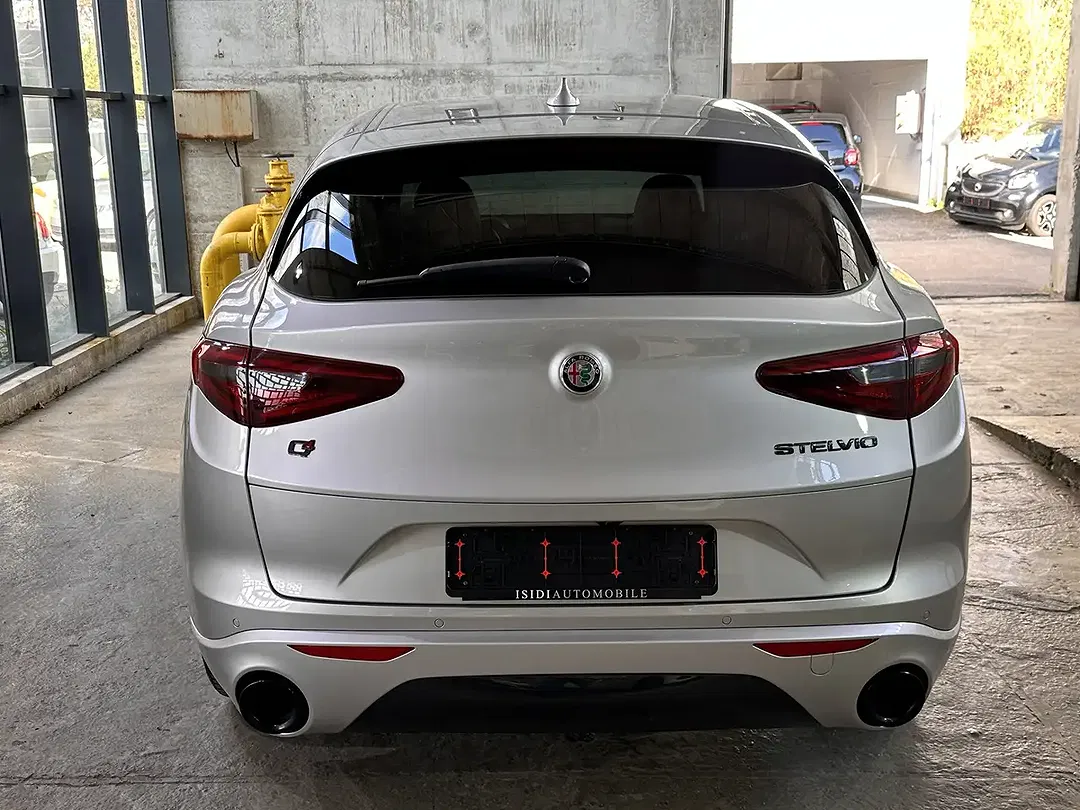 Alfa Romeo Stelvio Q4 Performance Veloce - Thumbnail 5