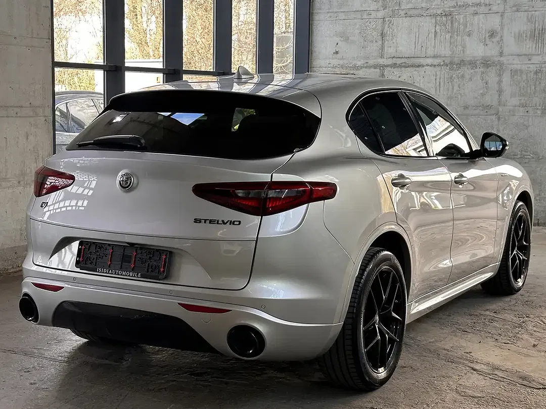 Alfa Romeo Stelvio Q4 Performance Veloce - Thumbnail 6