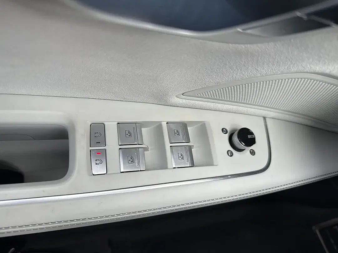 Audi S8 quattro - Thumbnail 13