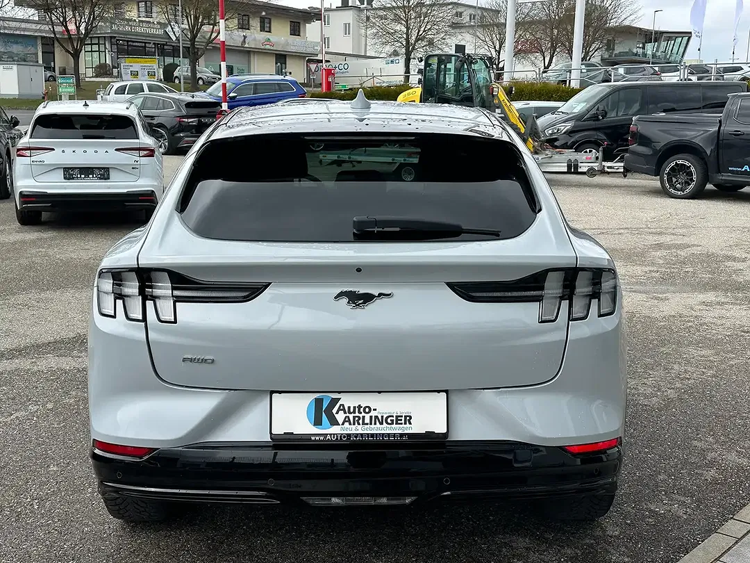 Ford Mustang Mach-E Extended Range 4x4 - Thumbnail 5