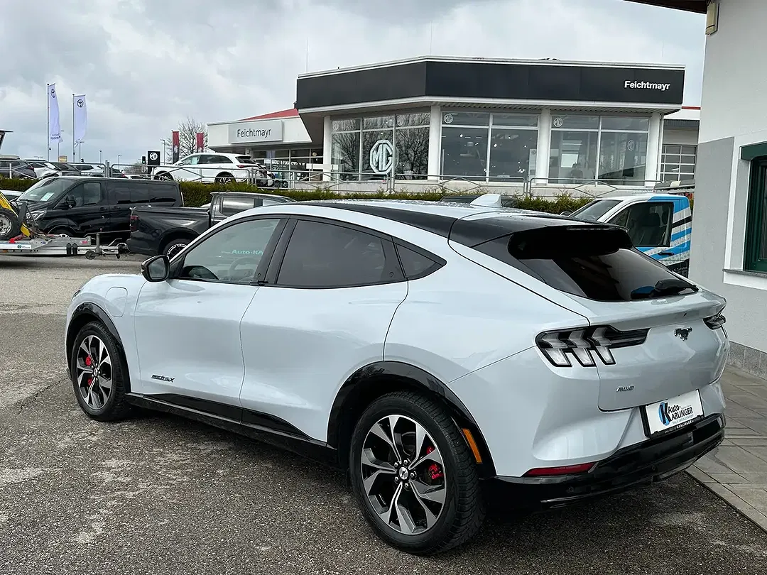 Ford Mustang Mach-E Extended Range 4x4 - Thumbnail 6