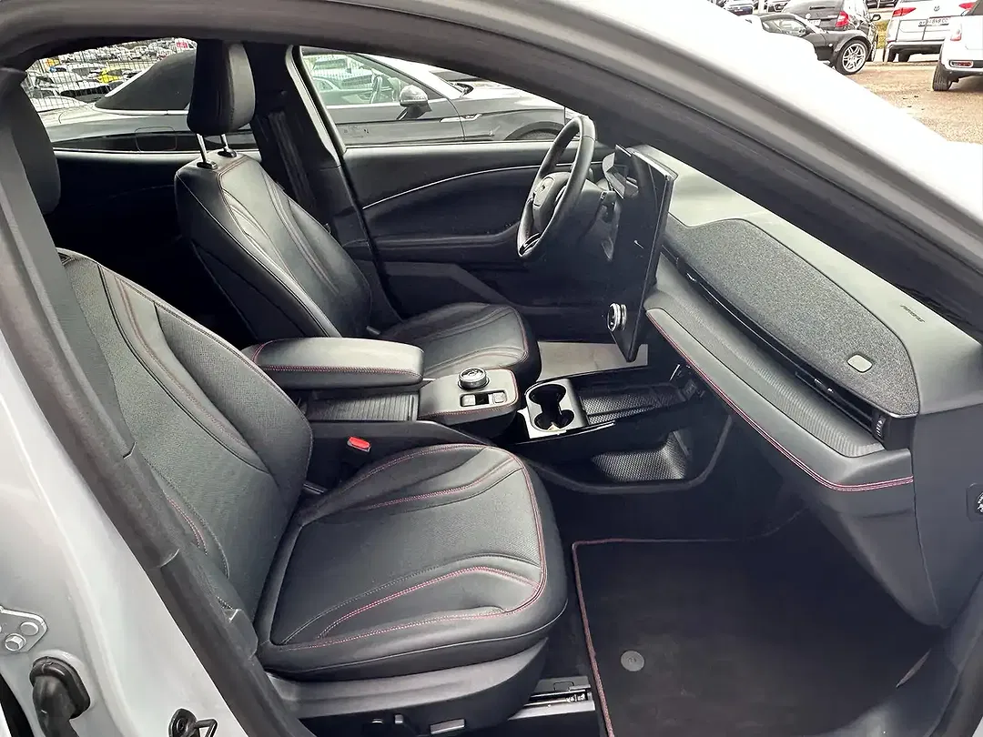 Ford Mustang Mach-E Extended Range 4x4 - Thumbnail 9