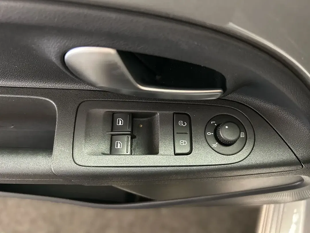 Volkswagen e-up! Move - Thumbnail 12
