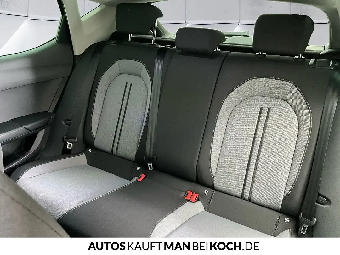 SEAT Leon 1.5 eTSI DSG Road Edition - Thumbnail 6