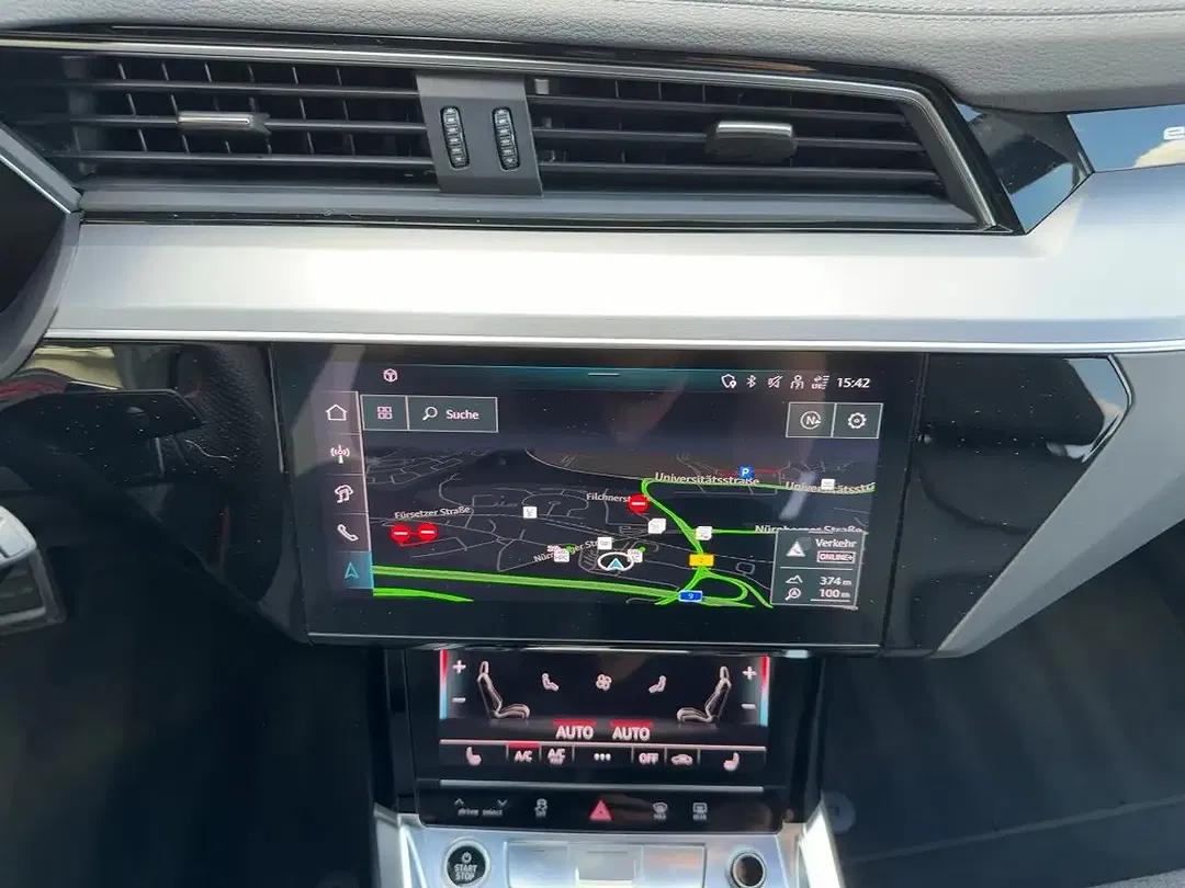 Audi Q8 e-tron 55 quattro Matrix LED S line - Thumbnail 10