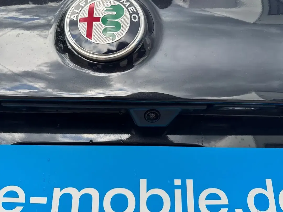 Alfa Romeo Giulia Quadrifoglio - Thumbnail 4