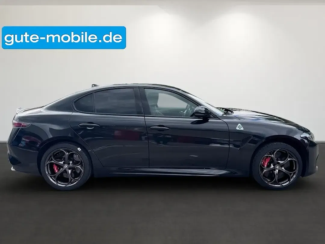Alfa Romeo Giulia Quadrifoglio - Thumbnail 6