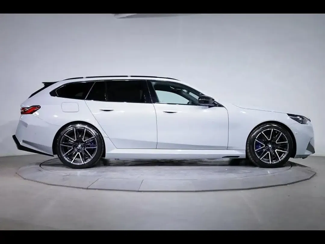 BMW M5 Touring - Thumbnail 3