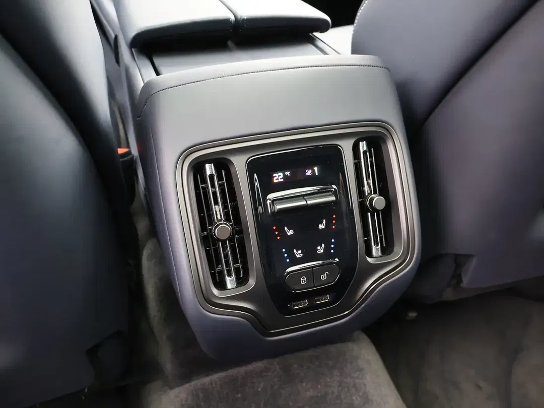 Aston Martin DBX 707 - Thumbnail 21