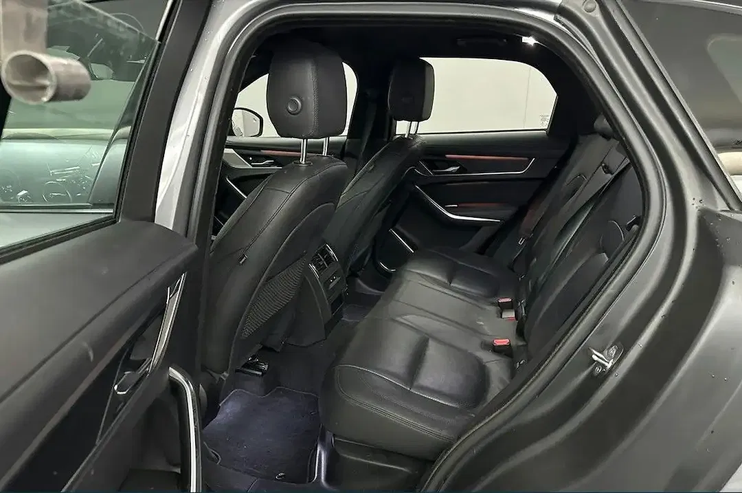 Jaguar F-Pace P400e 4x4 - Thumbnail 10