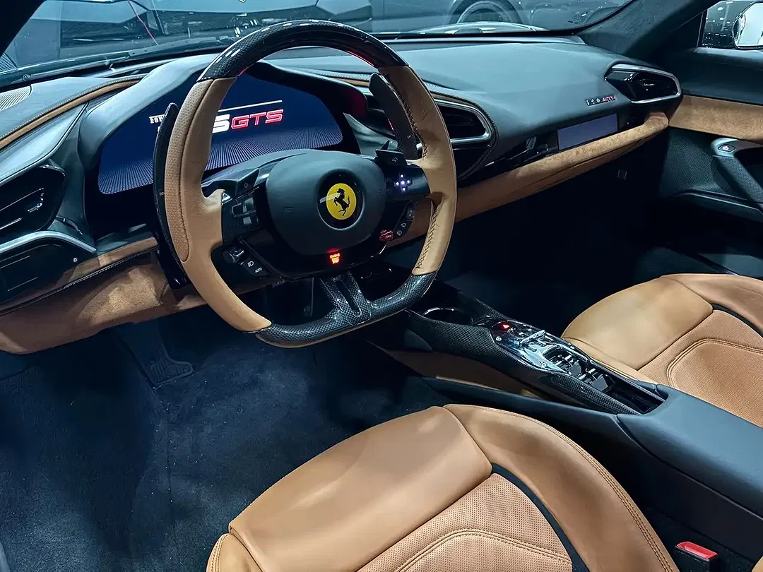 Ferrari 296 GTS - Thumbnail 5
