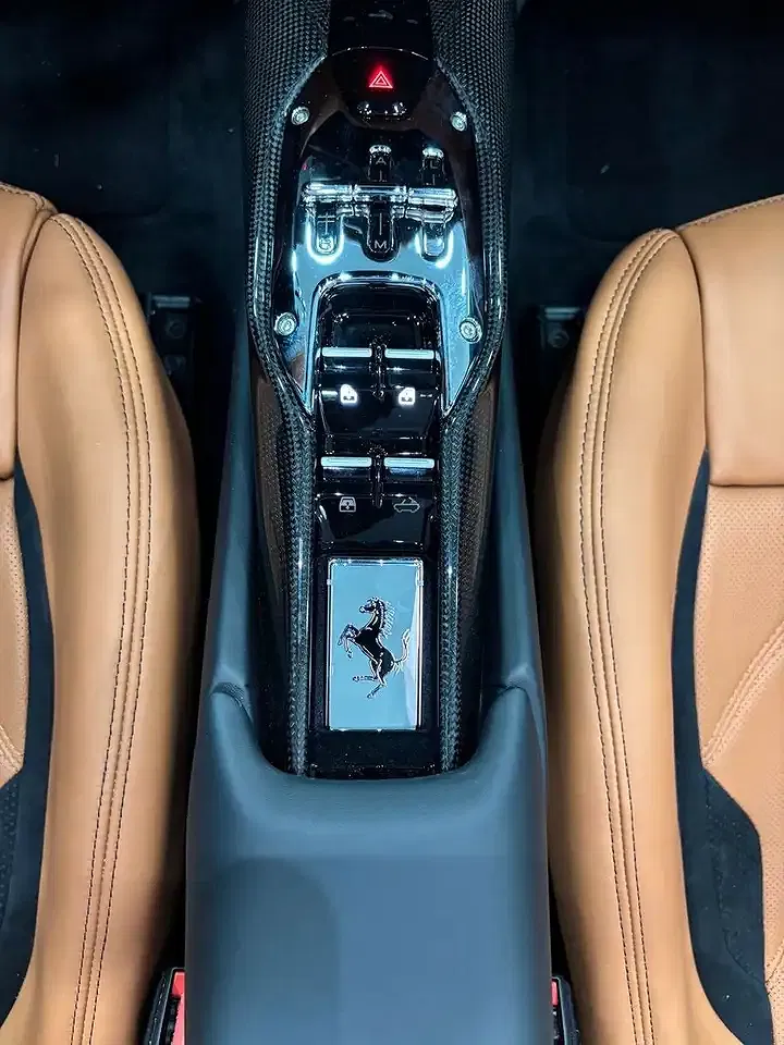 Ferrari 296 GTS - Thumbnail 6