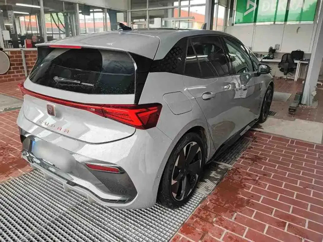 CUPRA Born - Thumbnail 3
