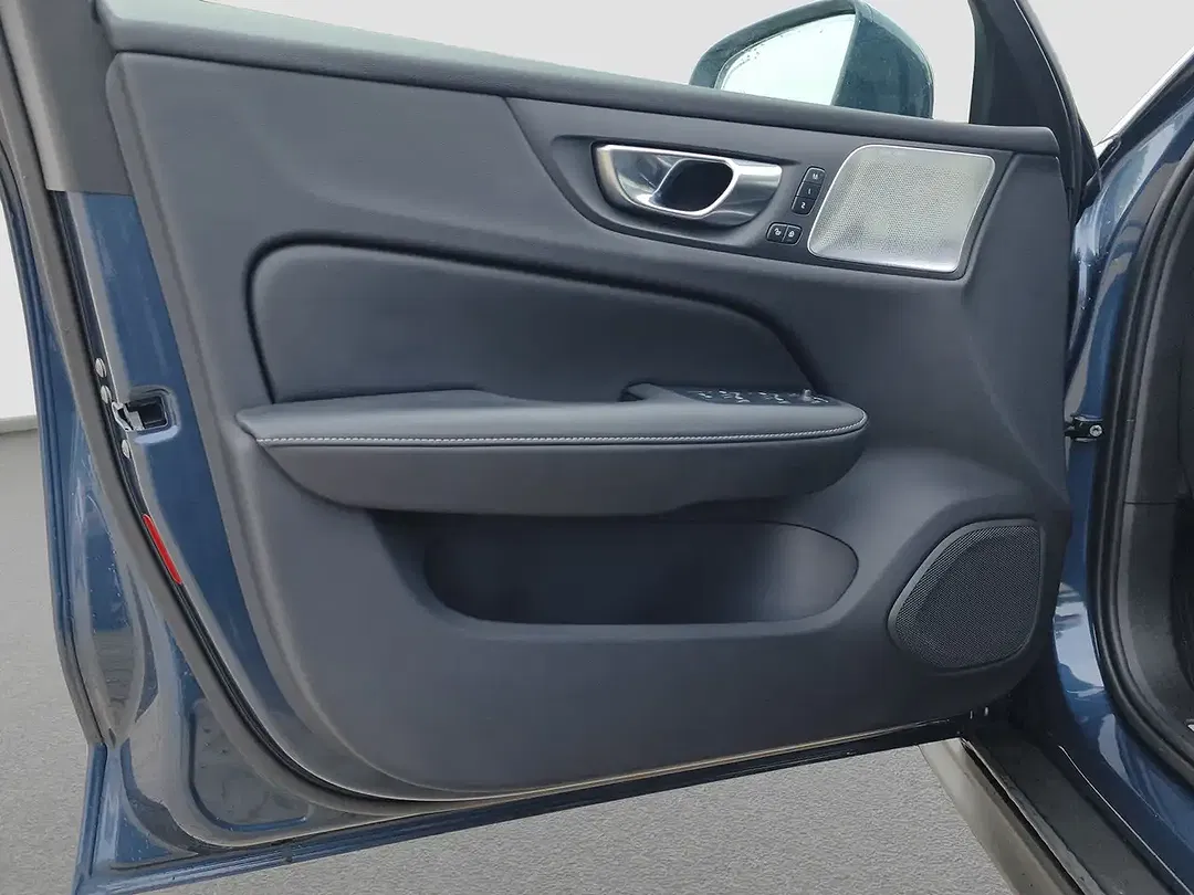 Volvo V60 Cross Country B5 AWD Ultimate - Thumbnail 13
