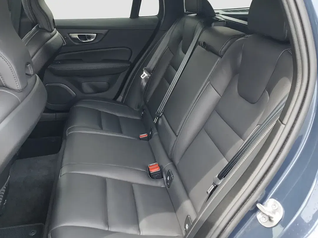 Volvo V60 Cross Country B5 AWD Ultimate - Thumbnail 14