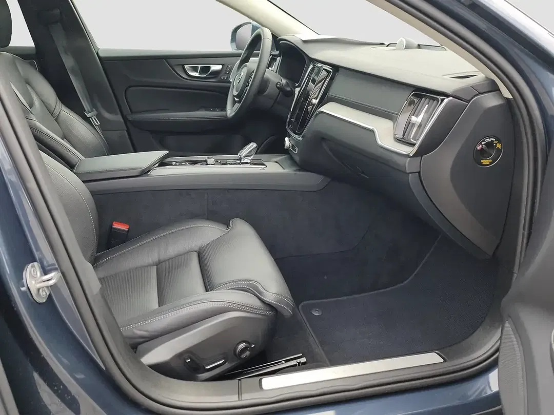 Volvo V60 Cross Country B5 AWD Ultimate - Thumbnail 15