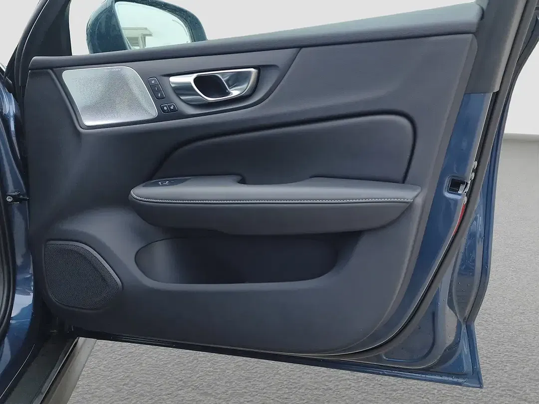 Volvo V60 Cross Country B5 AWD Ultimate - Thumbnail 16