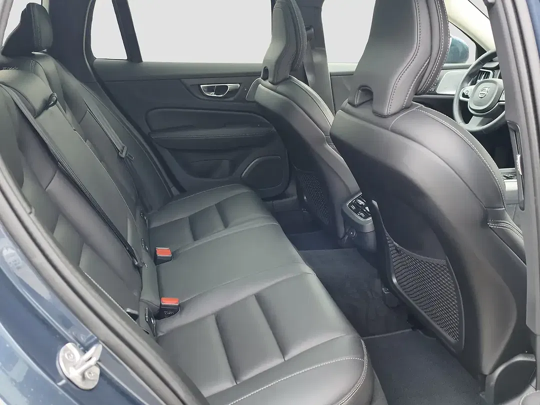 Volvo V60 Cross Country B5 AWD Ultimate - Thumbnail 17