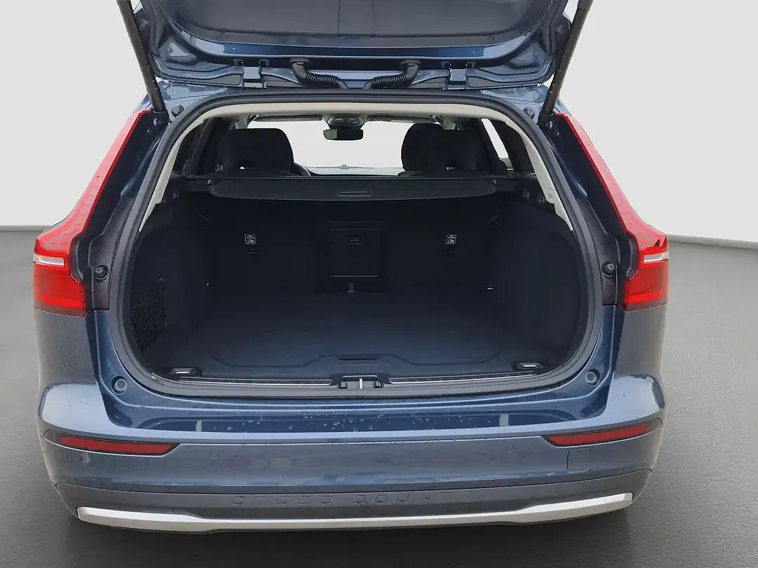 Volvo V60 Cross Country B5 AWD Ultimate - Thumbnail 18