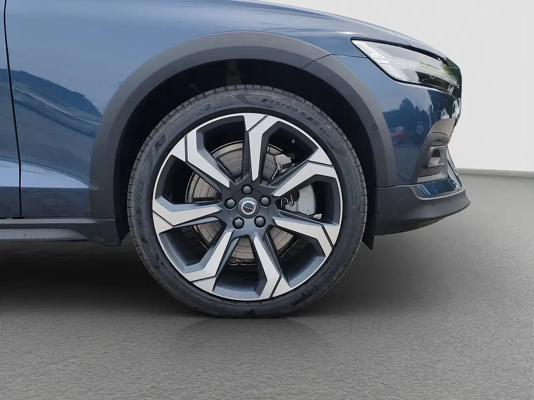 Volvo V60 Cross Country B5 AWD Ultimate - Thumbnail 20