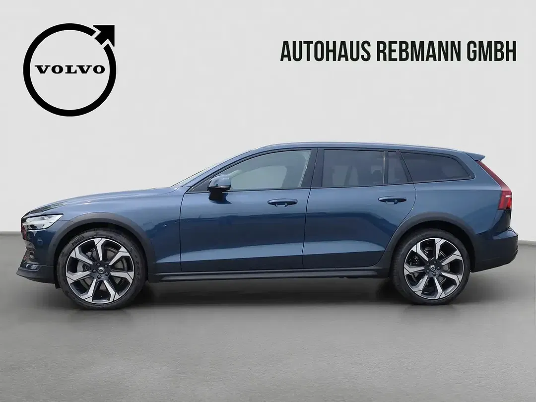Volvo V60 Cross Country B5 AWD Ultimate - Thumbnail 3