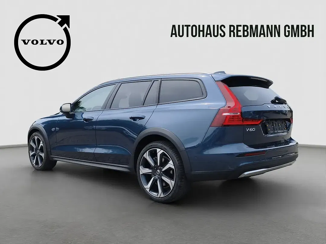 Volvo V60 Cross Country B5 AWD Ultimate - Thumbnail 4