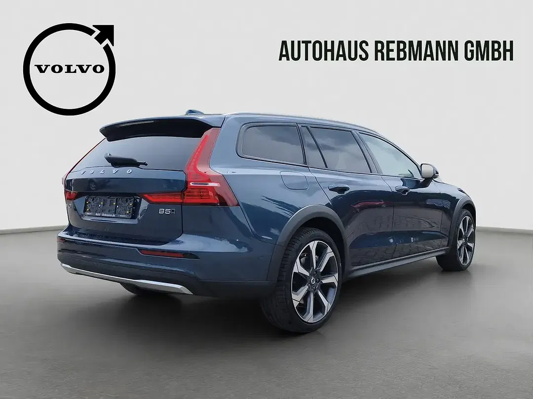 Volvo V60 Cross Country B5 AWD Ultimate - Thumbnail 6
