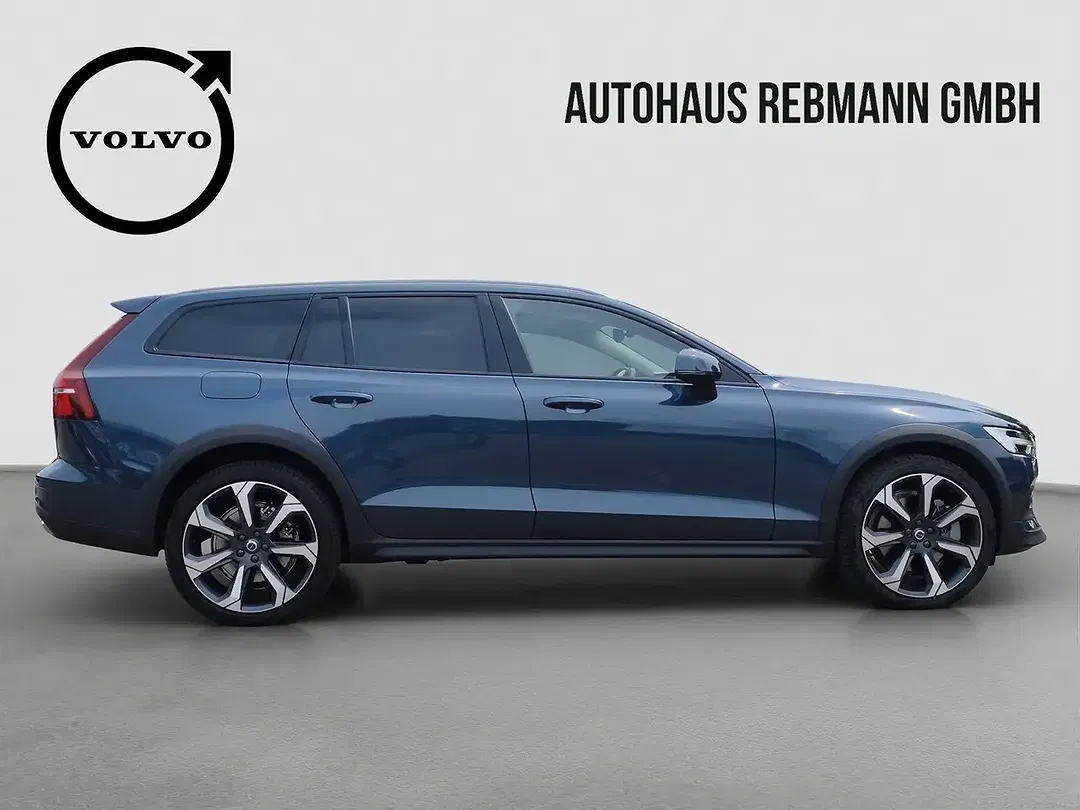 Volvo V60 Cross Country B5 AWD Ultimate - Thumbnail 7