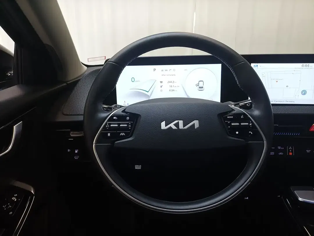 Kia EV6 - Thumbnail 10