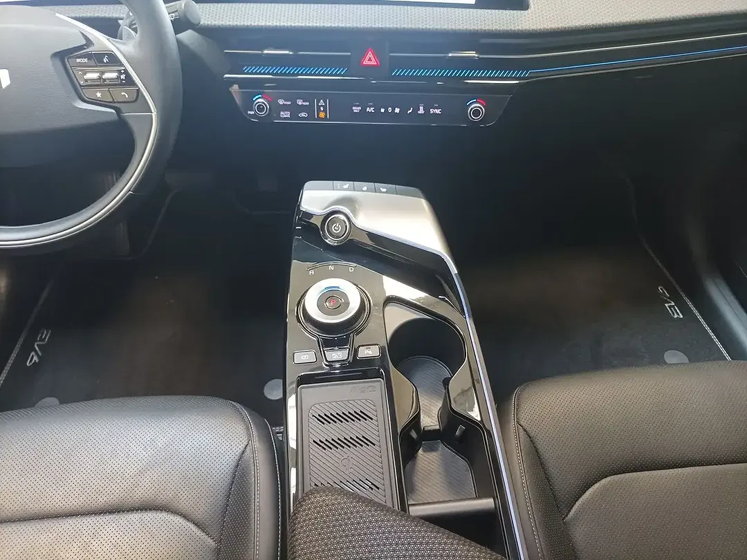Kia EV6 - Thumbnail 12