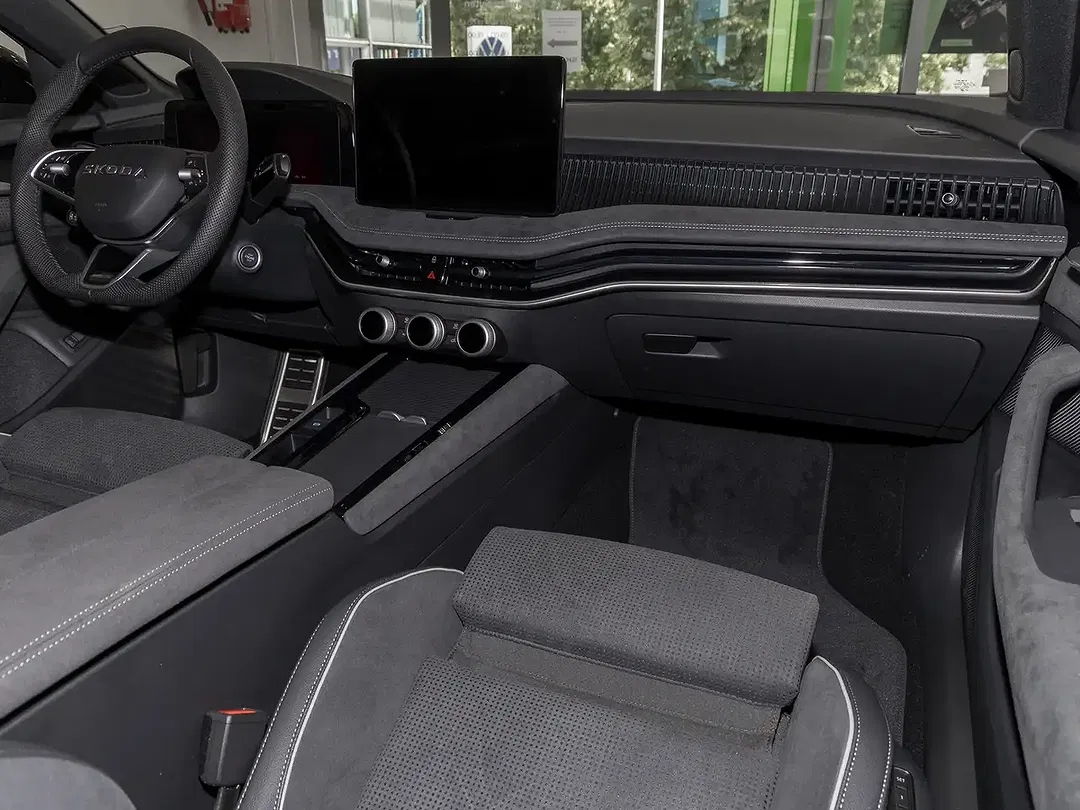 Skoda Superb 1.5 TSI MHEV DSG Combi Sportline - Thumbnail 4