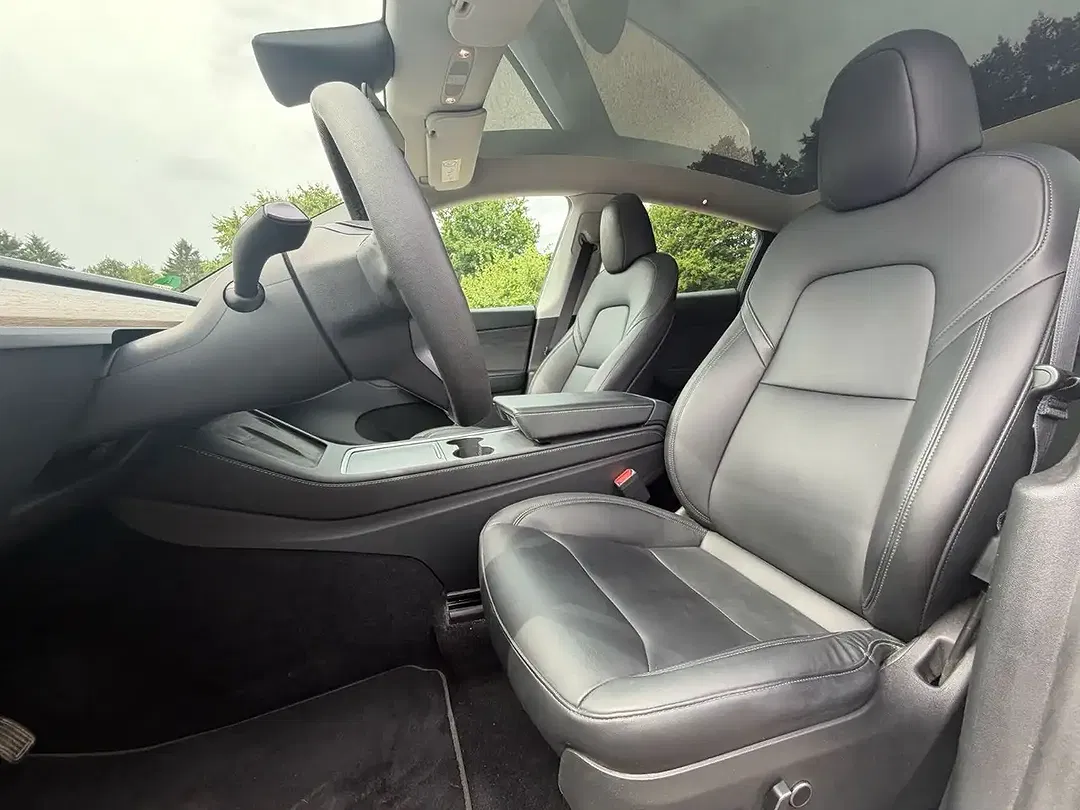 Tesla Model Y AWD Dual Motor Long Range - Thumbnail 10