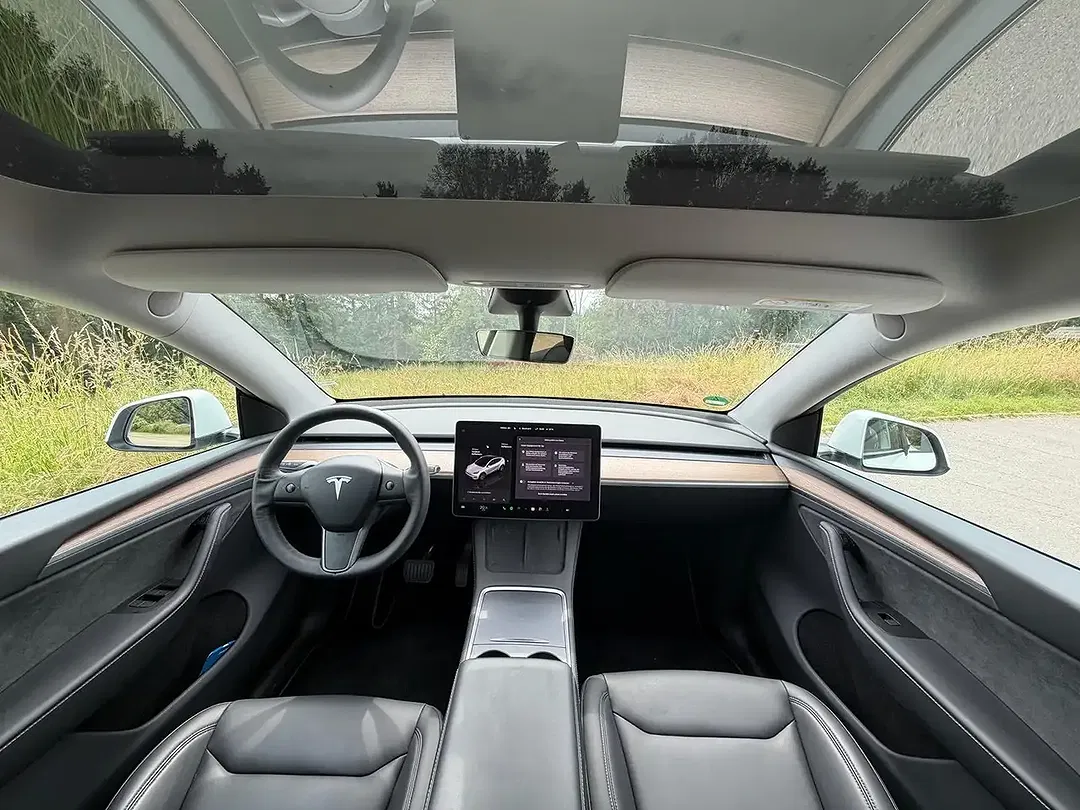 Tesla Model Y AWD Dual Motor Long Range - Thumbnail 11