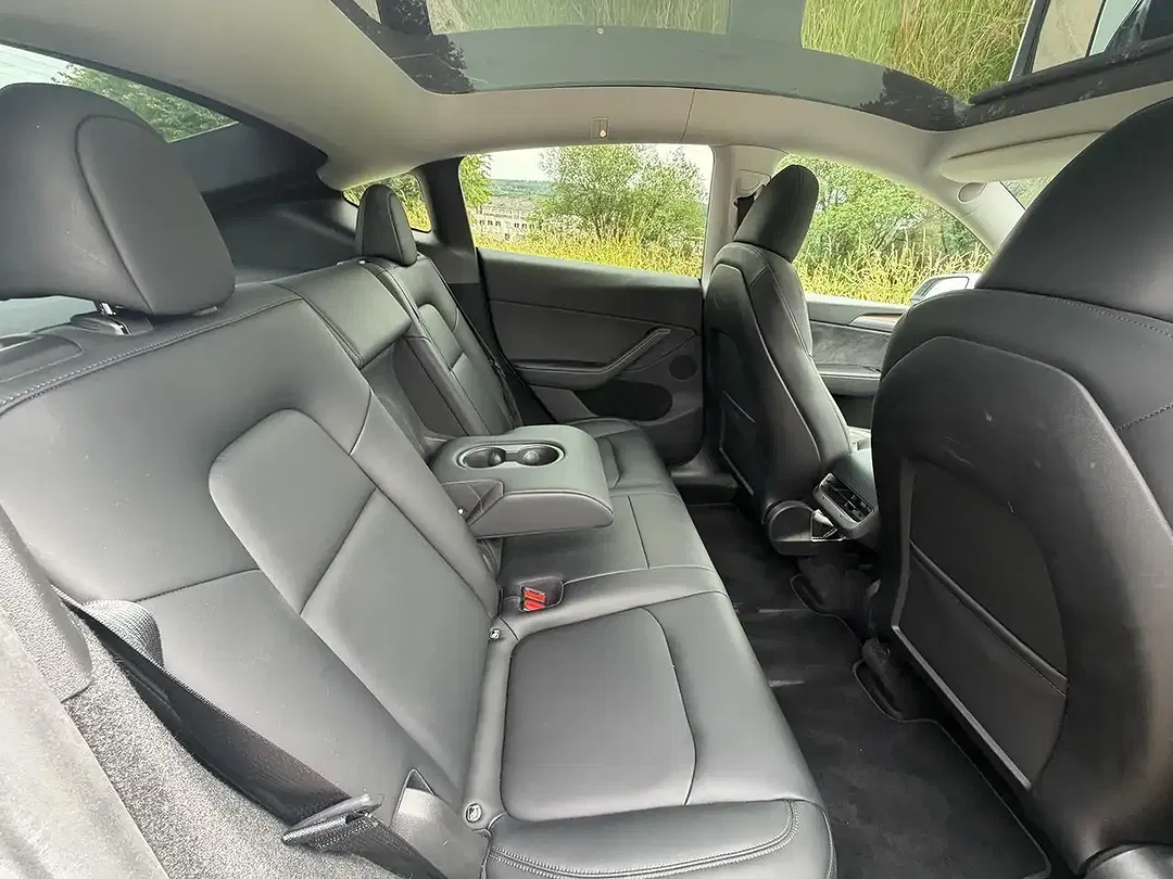 Tesla Model Y AWD Dual Motor Long Range - Thumbnail 13
