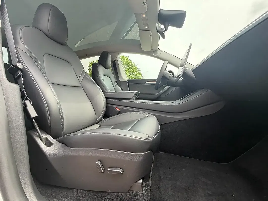 Tesla Model Y AWD Dual Motor Long Range - Thumbnail 14
