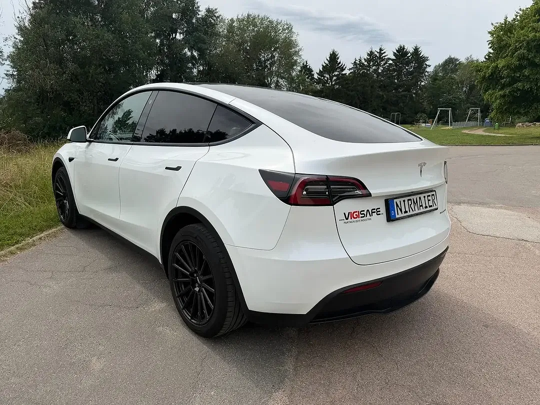 Tesla Model Y AWD Dual Motor Long Range - Thumbnail 4