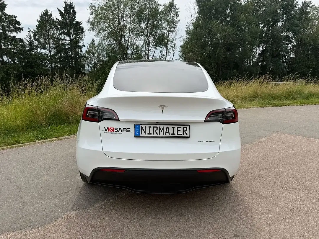 Tesla Model Y AWD Dual Motor Long Range - Thumbnail 5