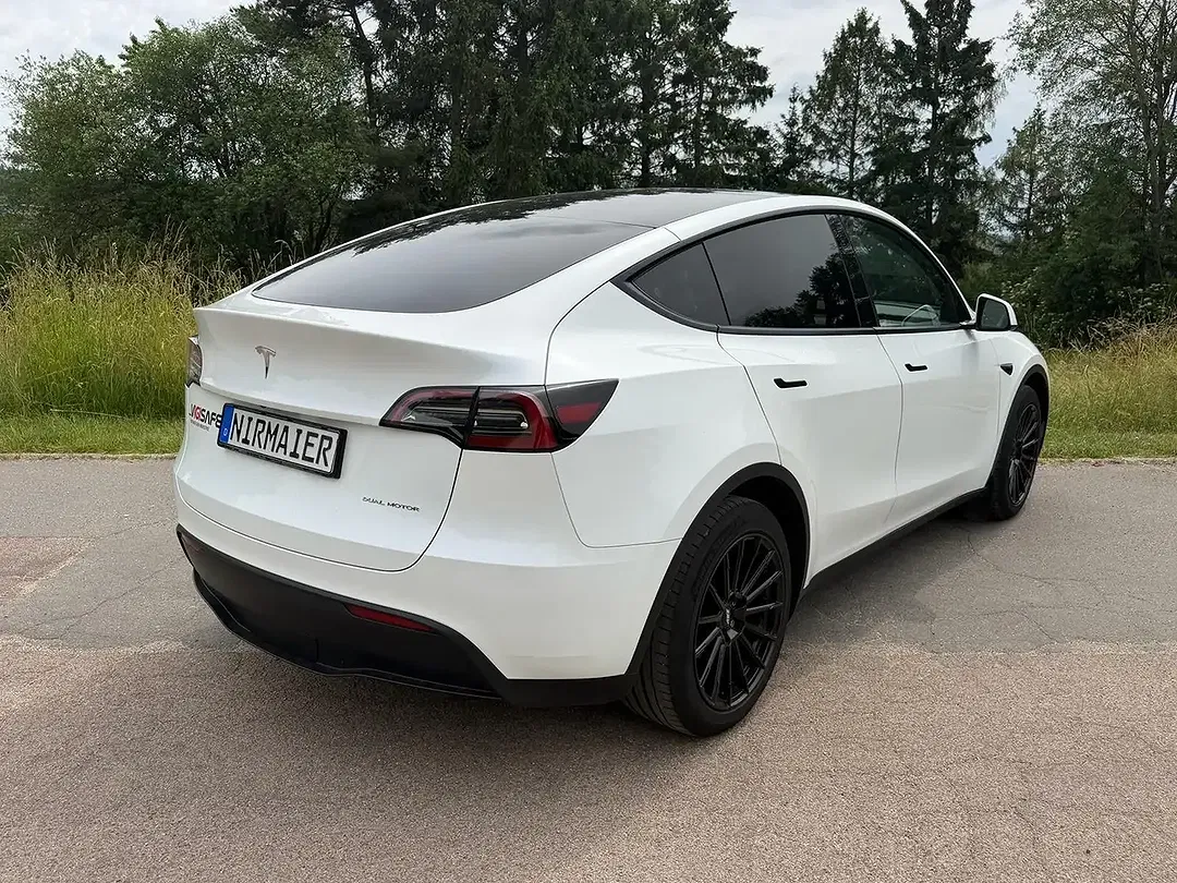 Tesla Model Y AWD Dual Motor Long Range - Thumbnail 6