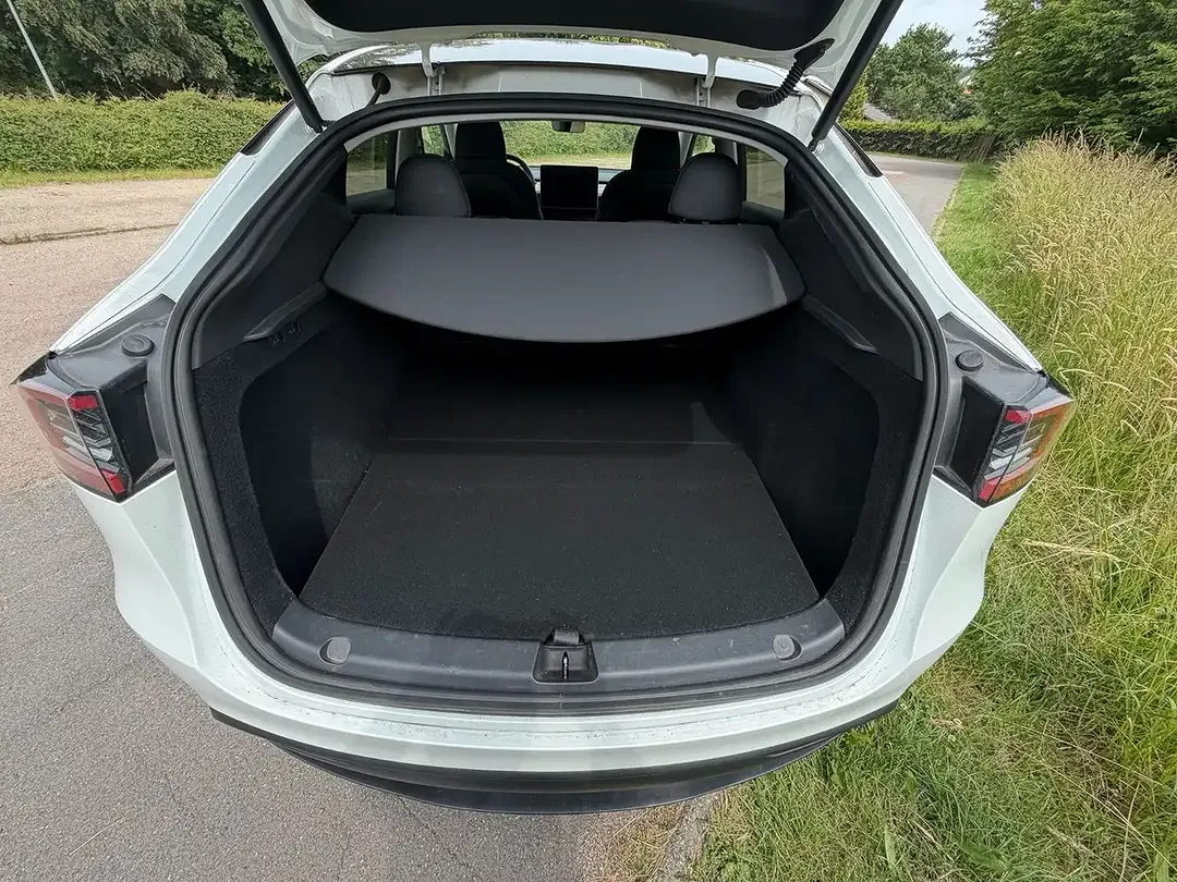 Tesla Model Y AWD Dual Motor Long Range - Thumbnail 7