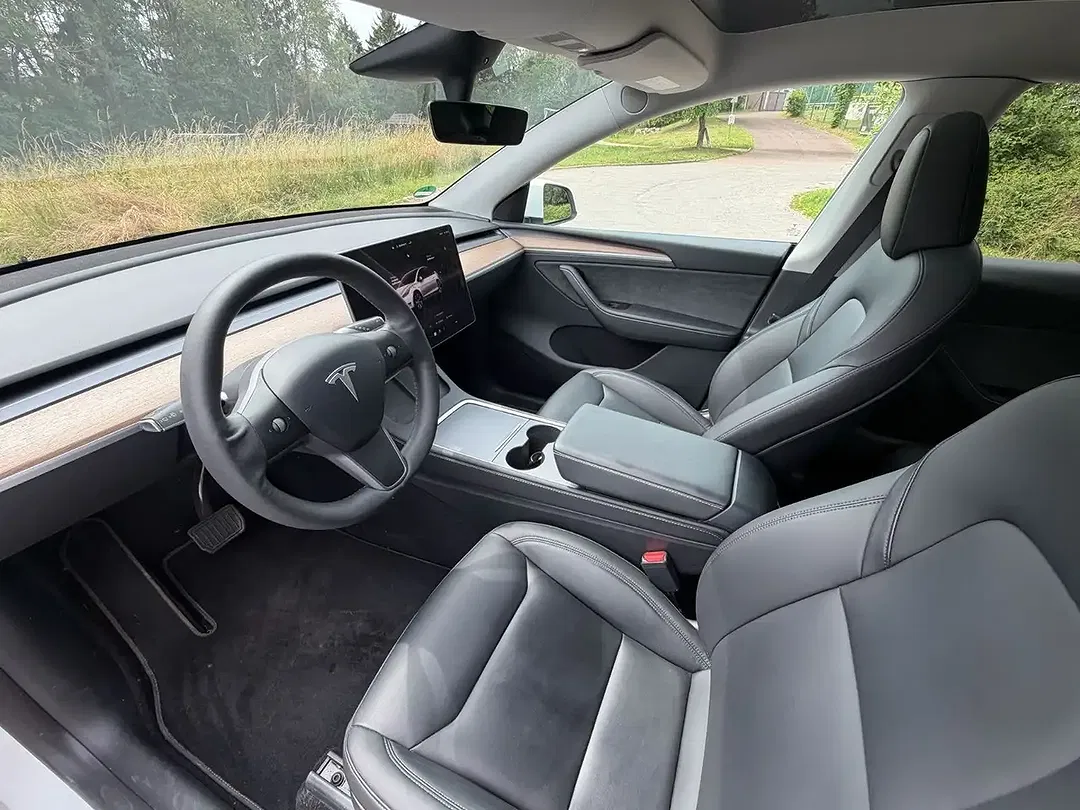 Tesla Model Y AWD Dual Motor Long Range - Thumbnail 8